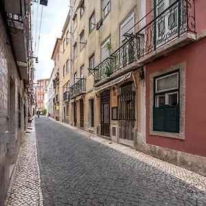 Cozy One Bedroom In Historic Location - Carmo Apartment
