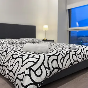 Modern Gem Near Excel & O2 Arena Balcony! Apartment London