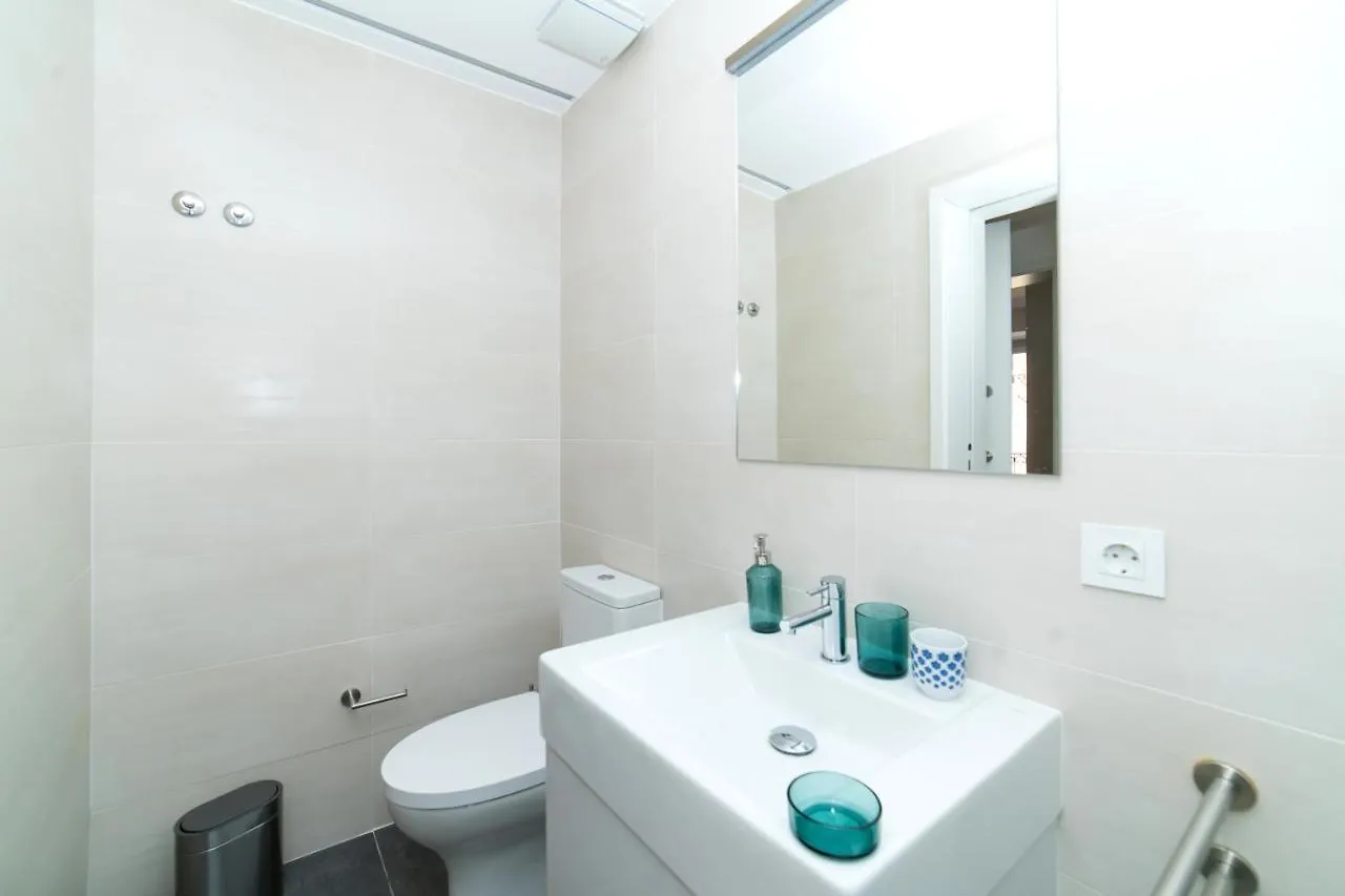 Apartment Blue By The River 3 - Elegant Two-Bedroom In Santos Lisbon