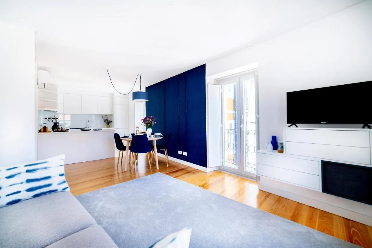 Apartment Blue By The River 3 - Elegant Two-Bedroom In Santos Lisbon Portugal
